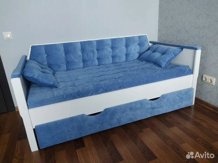 Детская кроватка с мягкой спинкой велюр