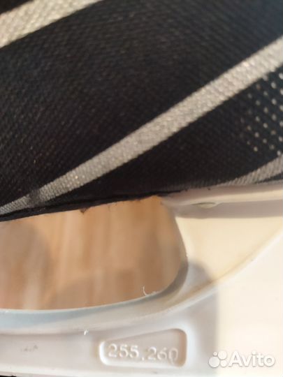 Коньки хоккейные