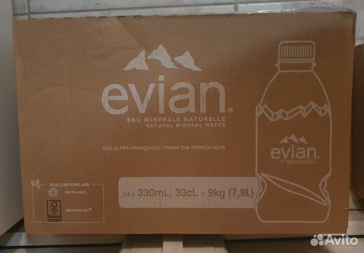 Вода негазированная Evian