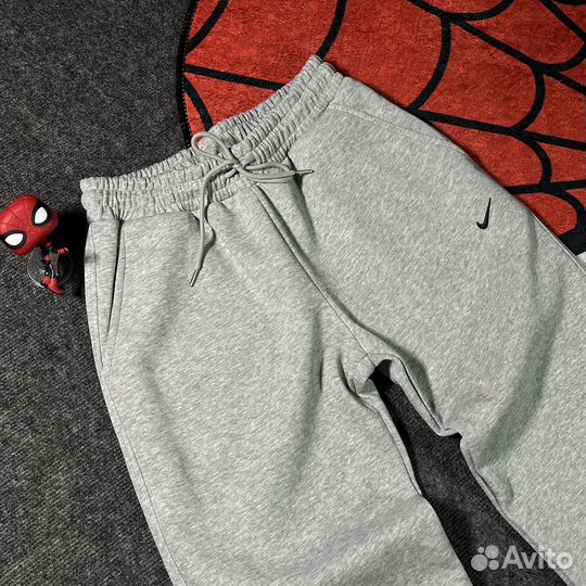 Спортивные широкие штаны Nike