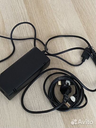 Xbox 360 slim + kinect + 1 джойстик + 1 игра