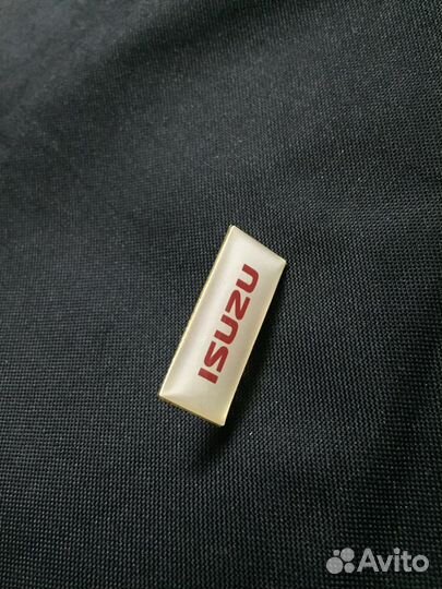 Значки брендовые нагрудные