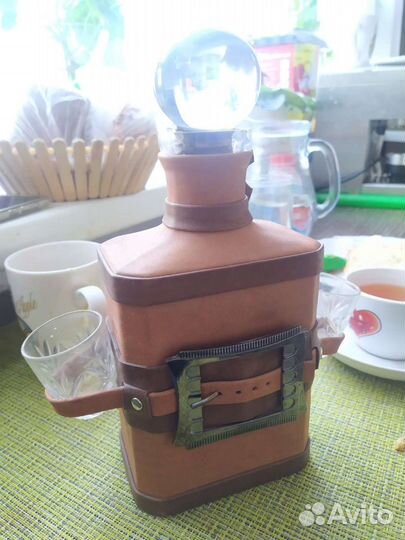 Графин, кожа