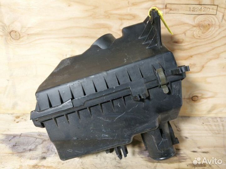 Корпус воздушного фильтра mazda MPV