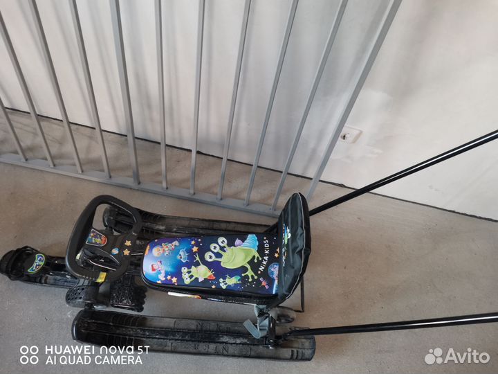 Детский снегокат с колесами