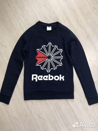 Свитшот reebok и джинсы Levis