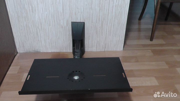 Настенная подставка для телевизора