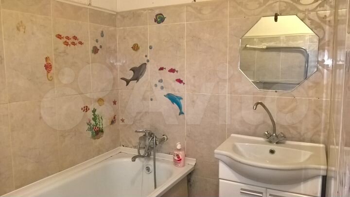 2-к. квартира, 52 м², 1/3 эт.