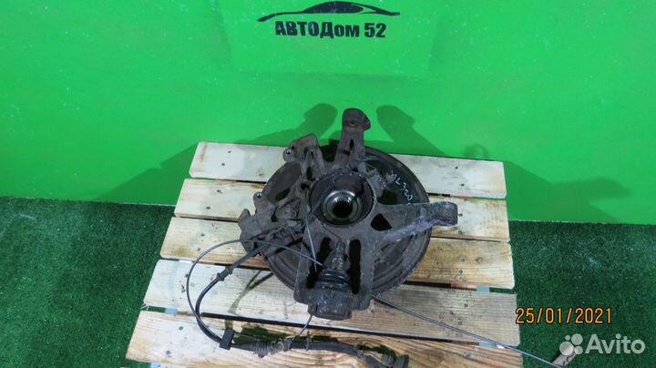 Кулак задний правый Mercedes ML 320 W163