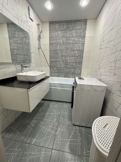 3-к. квартира, 93 м², 12/16 эт.