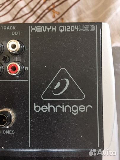 Микшерный пульт behringer Q1204usb