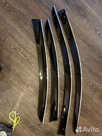 Дефлекторы Cobra Tuning с хромированным молдингом