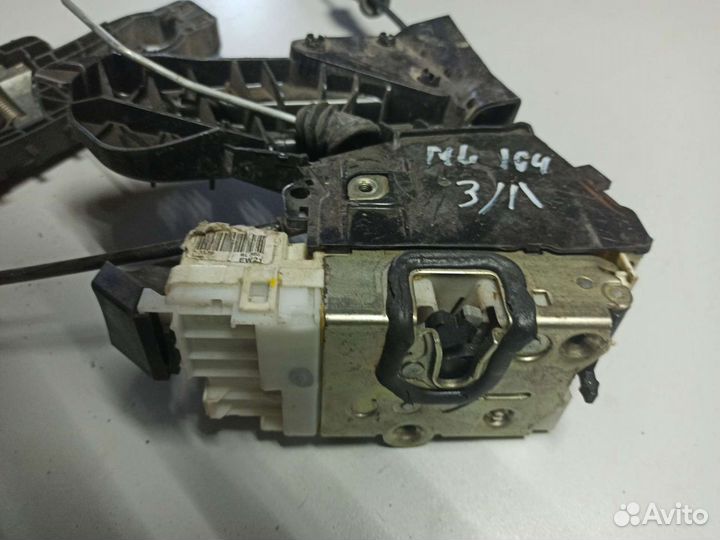 Мерседес Мл 164 замок двери задней левой