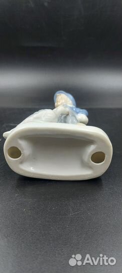 Фарфоровая статуэтка Мальчик с гусями у плетня