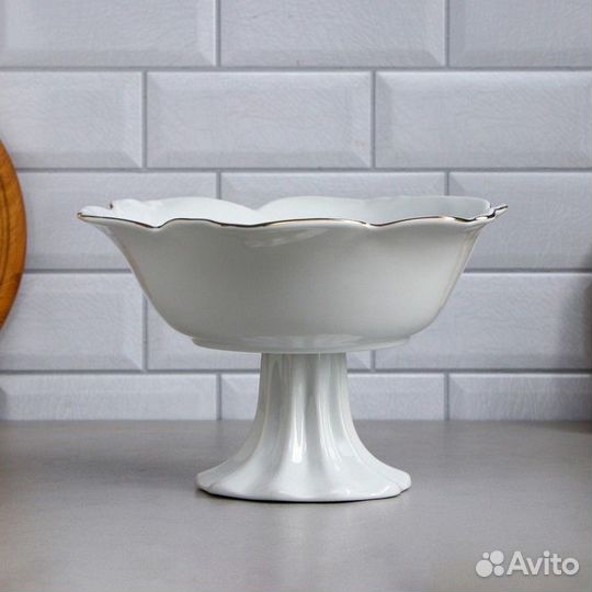 Салатник 'Роза', на подставке, 1.5 л, золотая обво