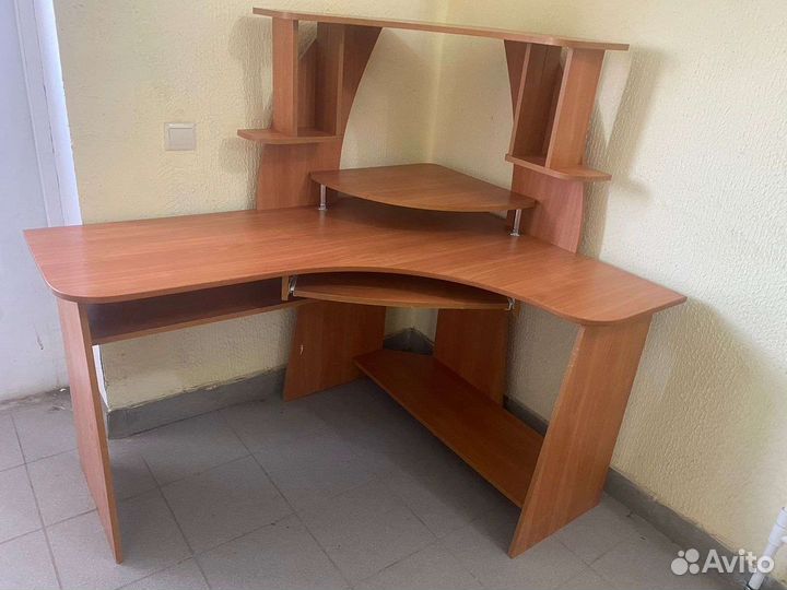 Компьютерный стол