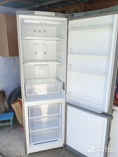 Холодильник Hot point Ariston