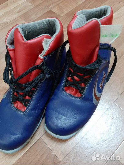 Лыжы, палки, обувь р 40