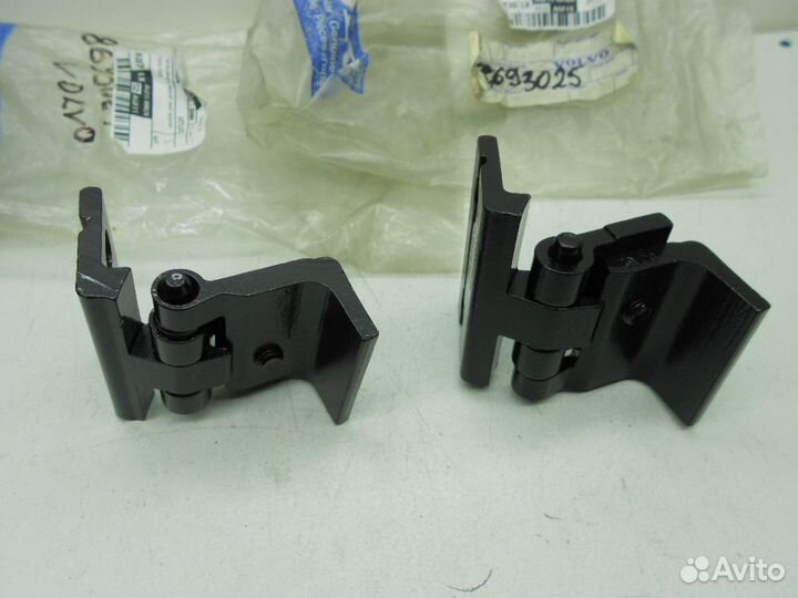 Volvo S60 Новые Петли Задних Дверей