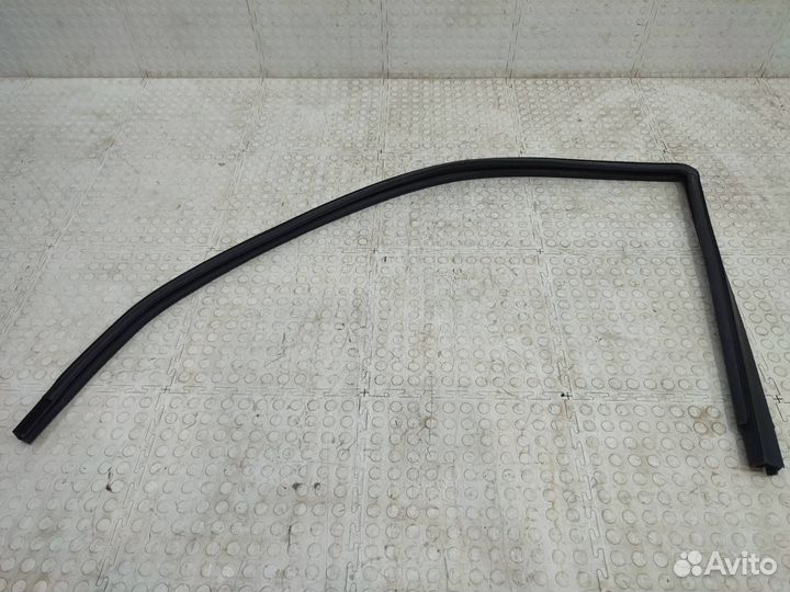 Уплотнитель стекла двери передний правый Лада