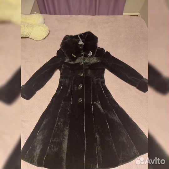Шуба мутоновая с капюшоном черная