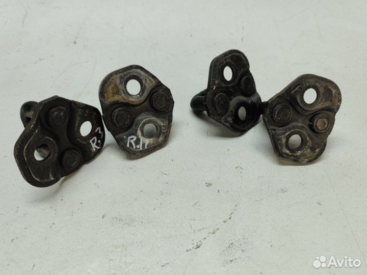 Ответная часть замка двери Nissan Bluebird EU14