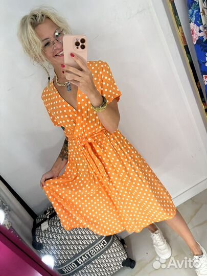 Платье оранжевое в горошек Италия