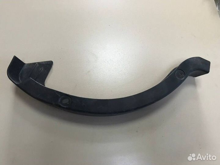 Накладка петли багажника левая Toyota Corolla