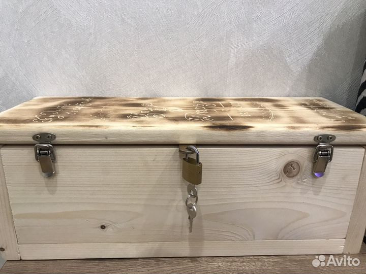 Деревянный ящик в подарок под алкоголь на свадьбу