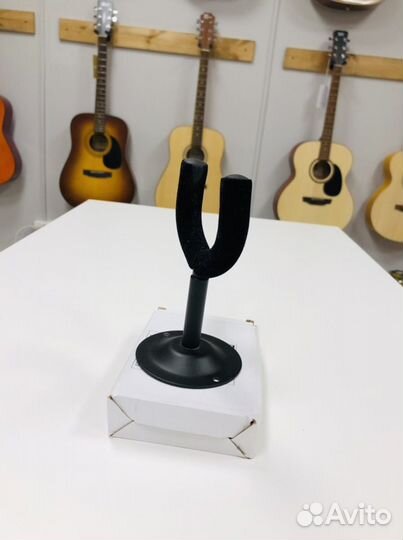 Вешалка для гитары на стену