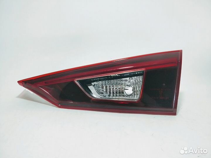 Фонарь правый задний в крышку багажника 27138