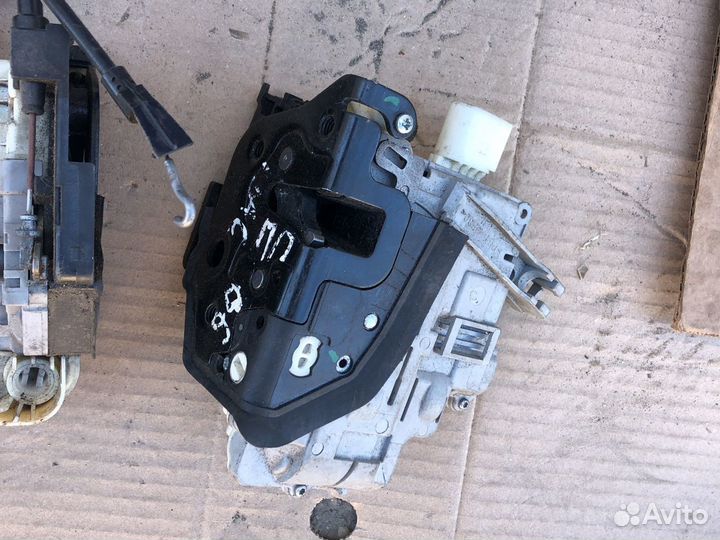 Замок передний левый Фольксваген пассат б6