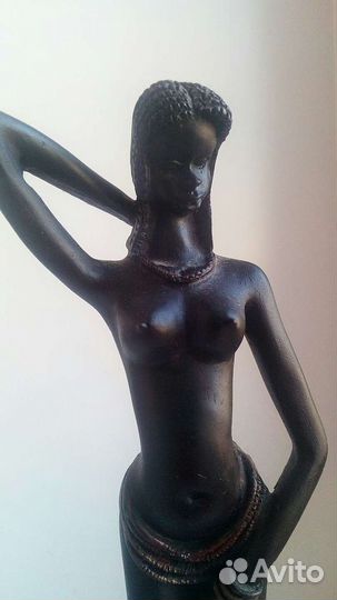 Статуетка негритянки