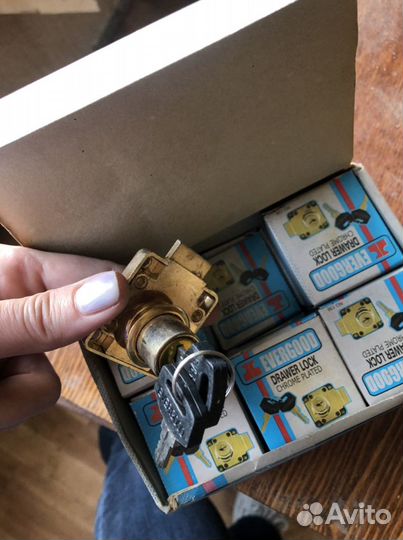 Замок плюс ключи