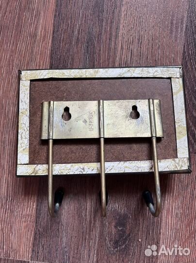 Вешалка чеканка