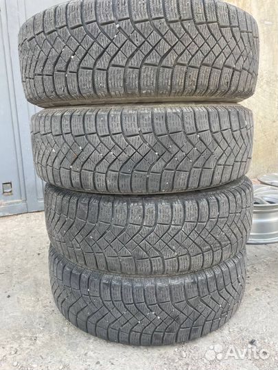 Pirelli Ice Zero 185/65 R15 92T