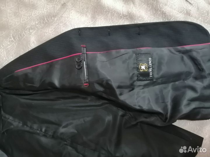 Пиджак на мальчика черный