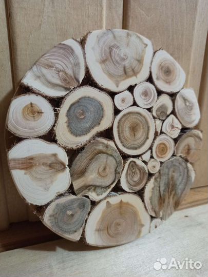 Подставка под горячее из можжевельника