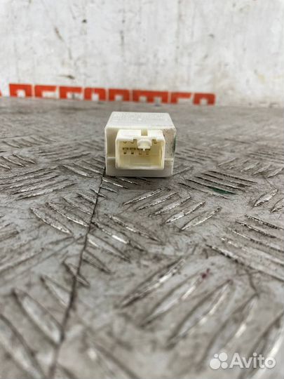 Блок реле центрального замка Мазда Атенза GG