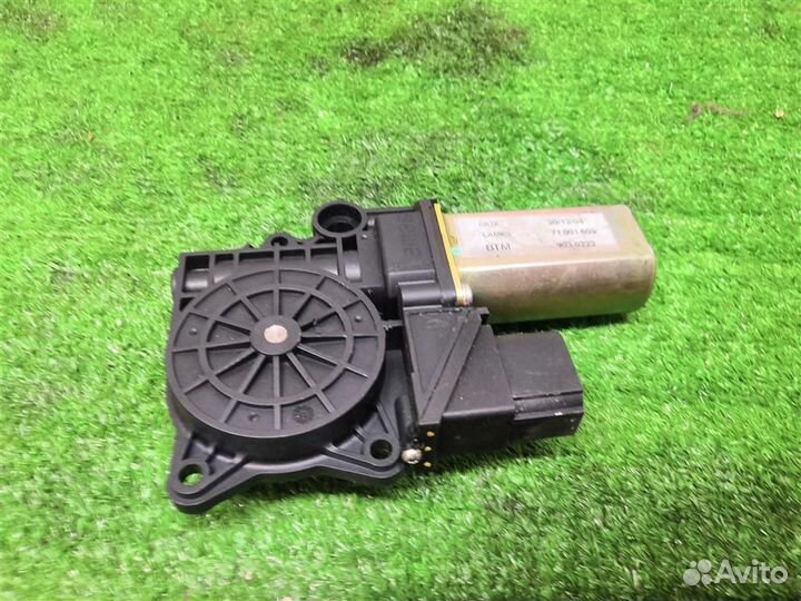 Моторчик стеклоподъемника задний правый BMW 3-сер