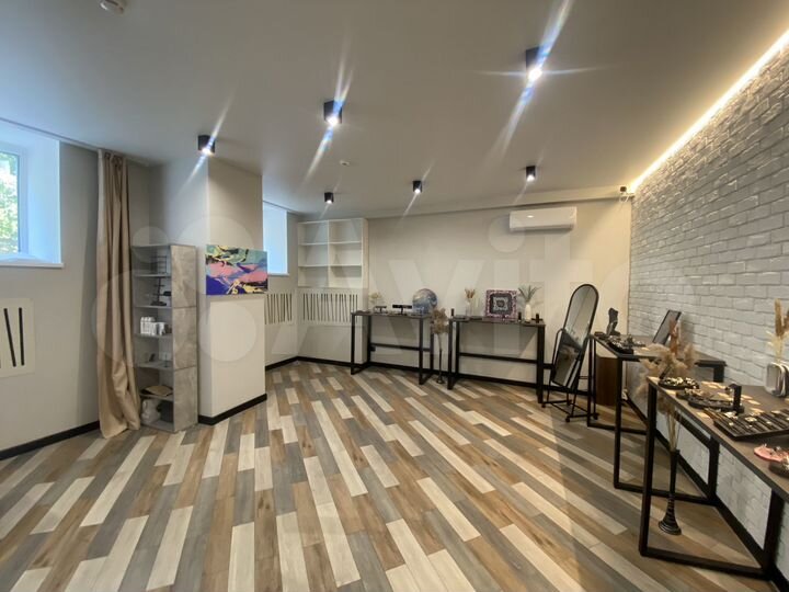 Новый офис с дизайнерским ремонтом и водой