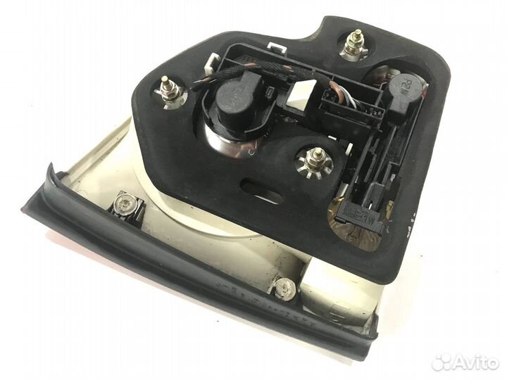 Фонарь правый Volkswagen Touareg