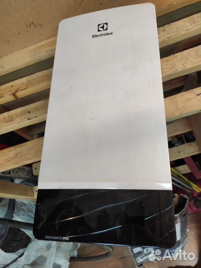 Водонагреватель проточный Electrolux NPX 12-18 Sen