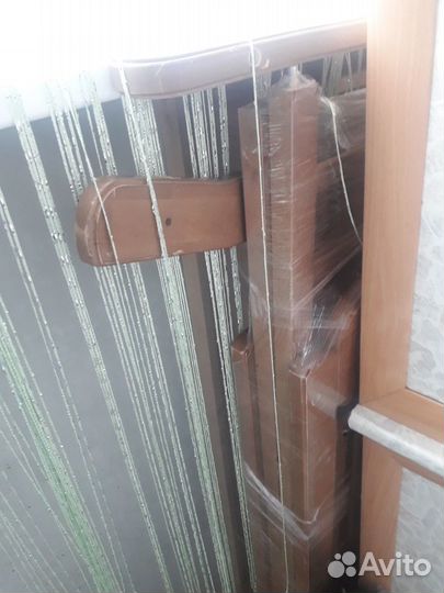 Детская кроватка с маятником