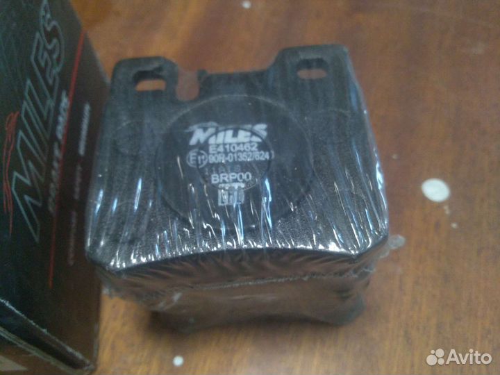 Тормозные колодки Mercedes Е210 задние