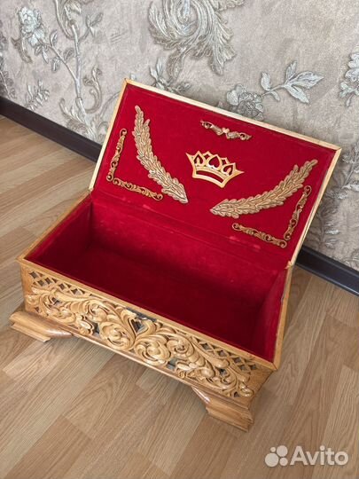 Шкатулка деревянная резная