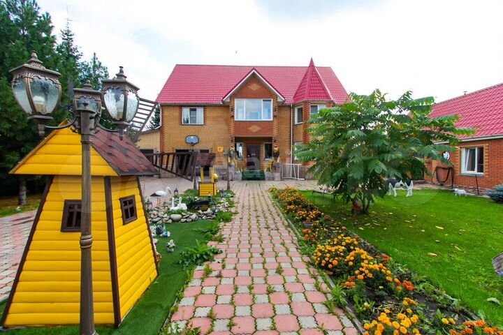 Коттедж 400,6 м² на участке 12,3 сот.