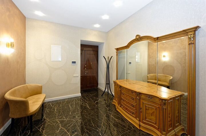 4-к. квартира, 177 м², 3/6 эт.