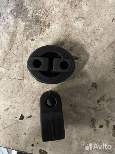 Резинки крепления глушителя Ниссан Х-Трейл Т31