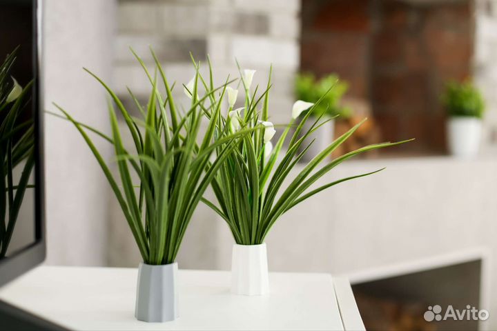 Искусственная трава, осока, зелень в кашпо